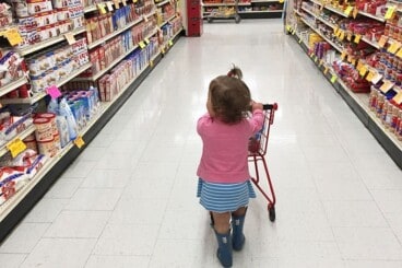 toddler in grocery store