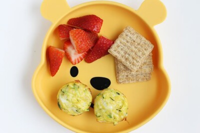 zucchini egg cups with berries and crackers