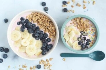 smoothie-bowls-on-countertop