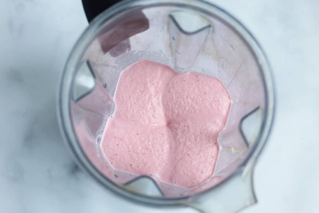 smoothie-mixture-in-blender