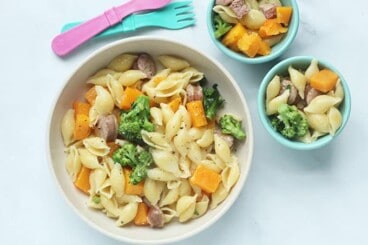 butternut-squash-pasta-in-white-bowl-and-teal-bowls