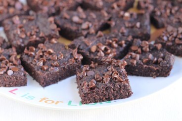 healthy-brownies-with-mini-chocolate-chips