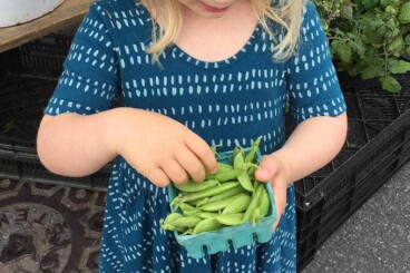 toddler eating fresh snap peas