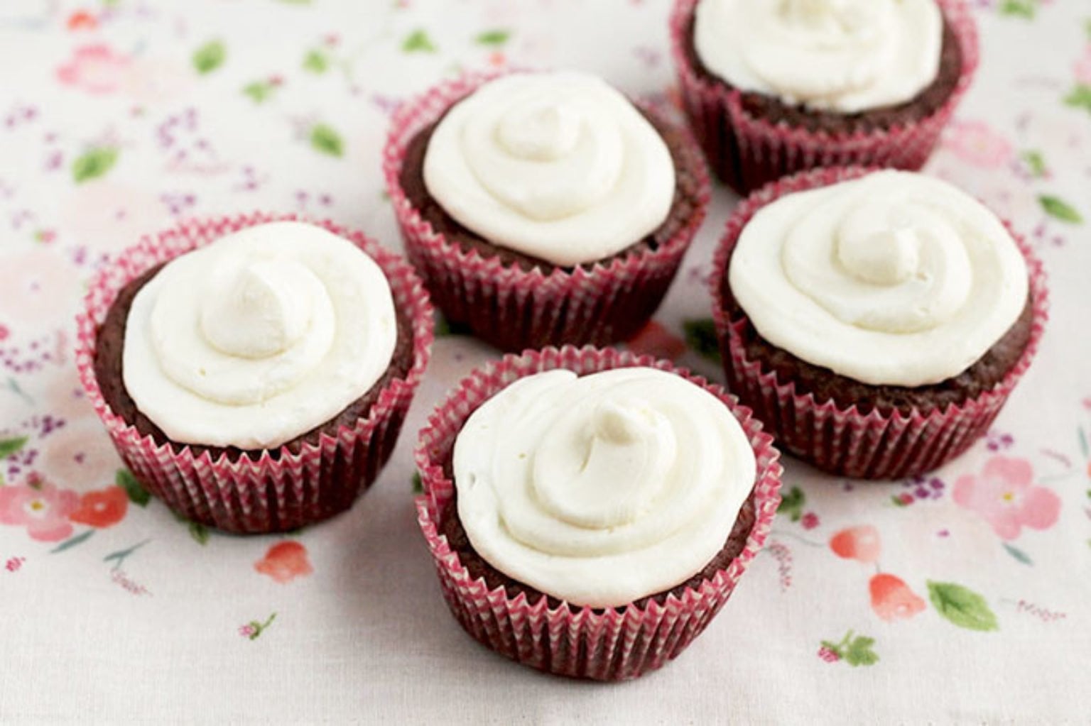 frosted-chocolate-cupcakes
