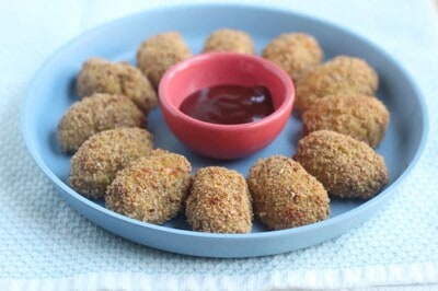 veggie-nuggets-on-blue-plate