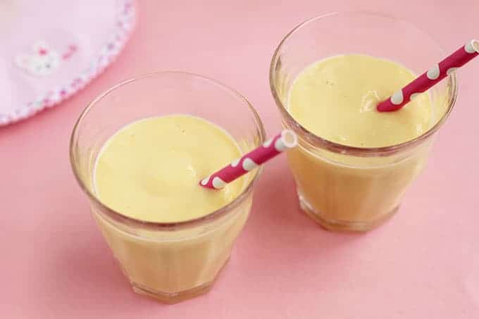 mango-smoothie-in-two-small-cups