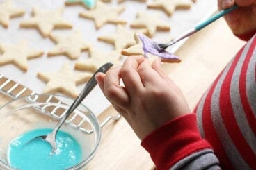 icing cookies with kids