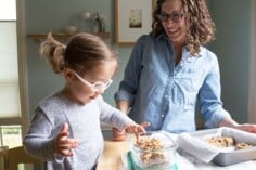 amy-and-tula-with-breakfast-bars