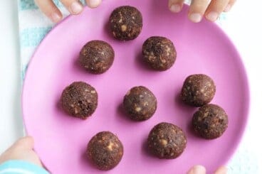 no-bake-chocolate-cookies-on-pink-plate