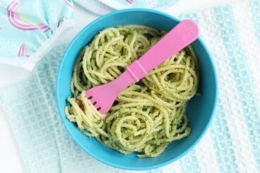 broccoli-pesto-pasta-on-pink-fork