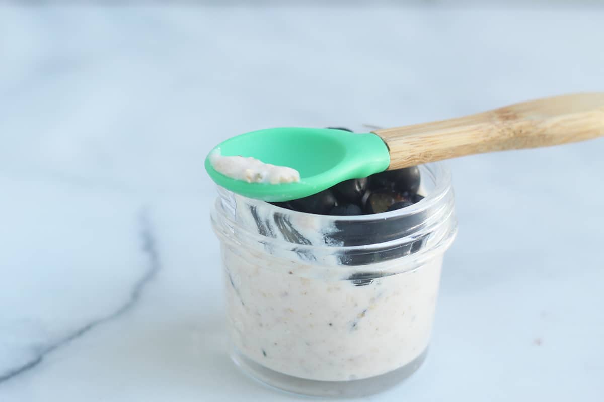 overnight-oats-on-teal-baby-spoon