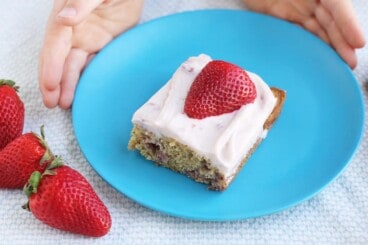 strawberry-cake-on-blue-plate