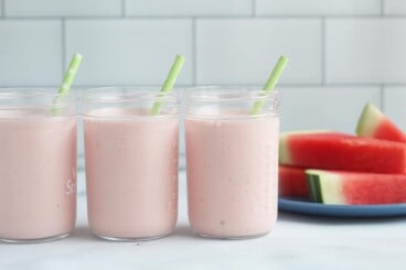 watermelon-smoothies-in-jars-with-straws