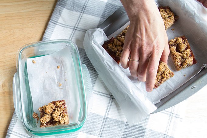 breakfast bars in container