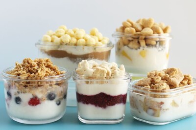healthy yogurt parfaits in small containers