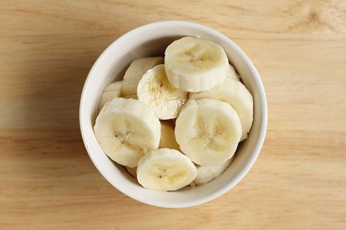 banana slices in bowl