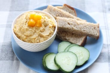 butternut-squash-hummus-with-bread-and-cucumbers