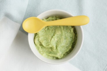 avocado-puree-in-white-bowl-with-baby-spoon