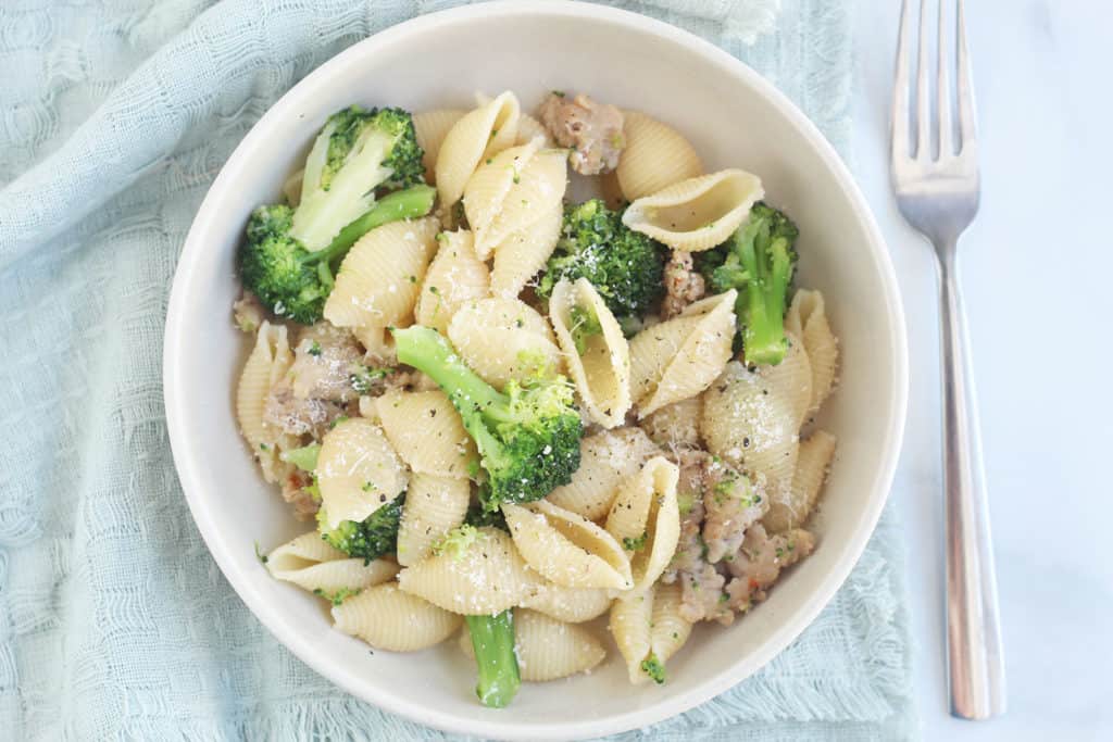 broccoli-pasta-in-white-bowl