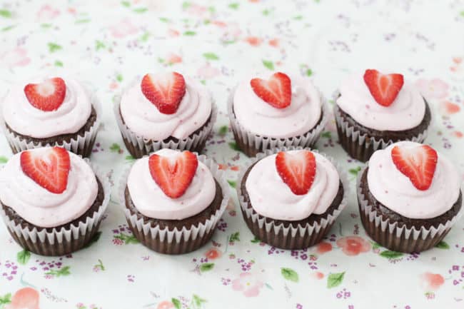chocolate-cupcakes-with-strawberry-hearts
