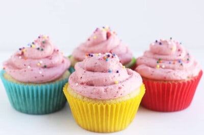 cupcakes-with-strawberry-frosting