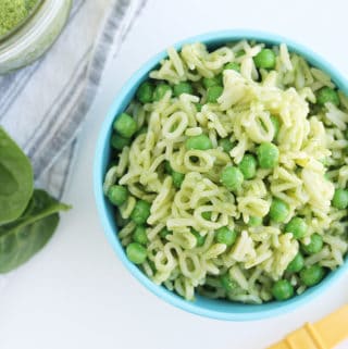 spinach-pesto-pasta-in-blue-bowl
