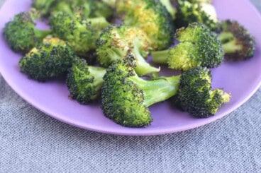 roasted-broccoli-on-purple-plate
