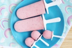 strawberry-popsicles-on-blue-plate