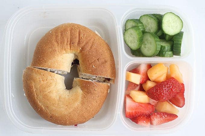 bagel-sandwich-school-lunch-in-container