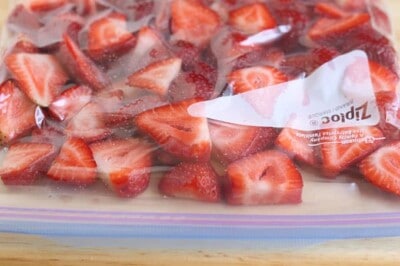 sliced-strawberries-in-bag