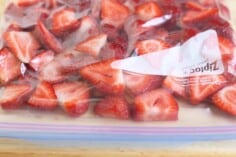 sliced-strawberries-in-freezer-bag