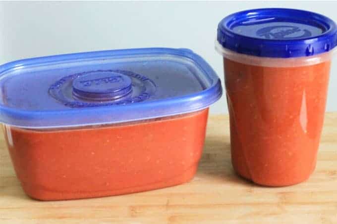 slow-cooker-spaghetti-sauce-in-freezer-containers