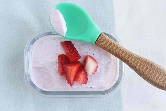 strawberry-overnight-oats-in-storage-container
