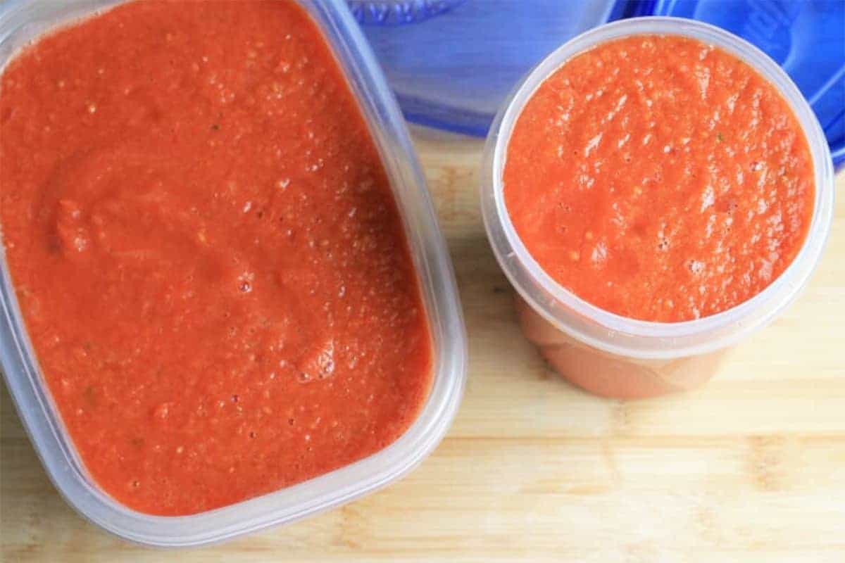 slow-cooker-tomato-sauce-in-containers