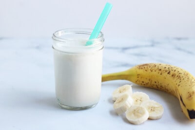 banana-milk-in-jar-on-counter-with-banana