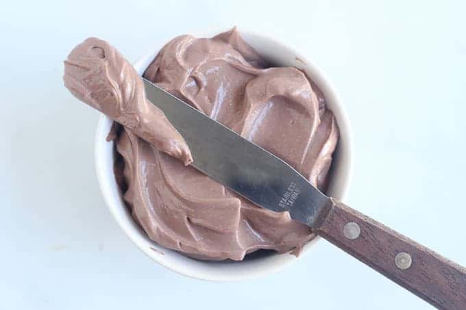 chocolate-frosting-without-butter-in-bowl