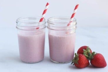 strawberry-milk-in-jars