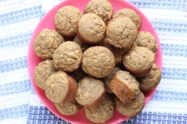 applesauce-muffins-on-plate
