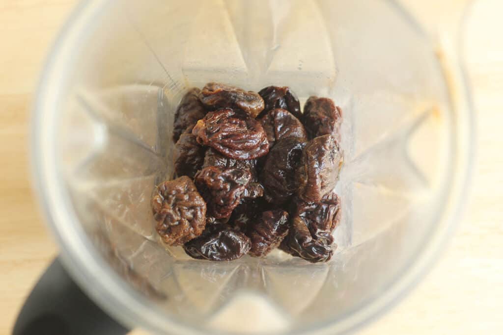 soaked prunes in blender.