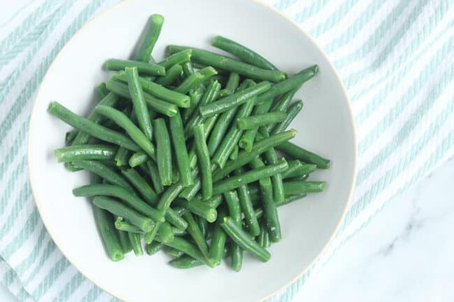boiled-green-beans-in-white-bowl