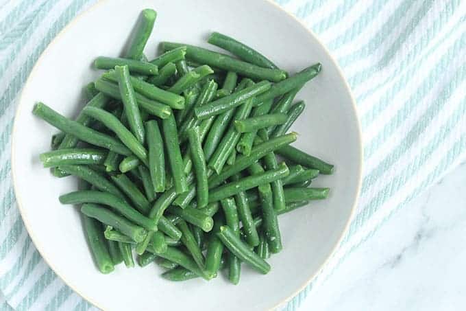 boiled-green-beans-in-white-bowl