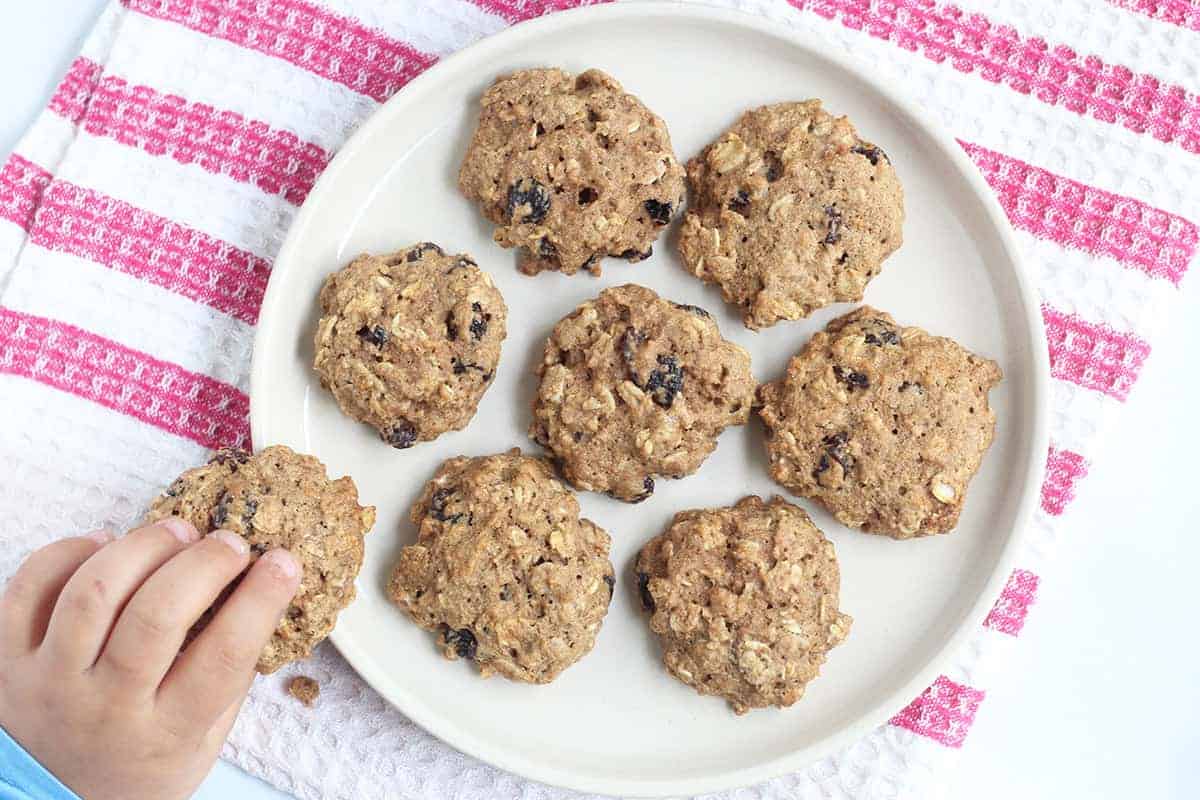 healthy-oatmeal-cookies-on-platter