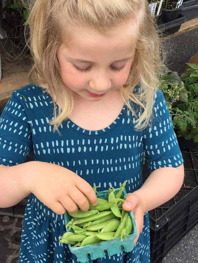 toddler-eating-snap-peas