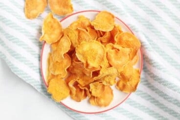 sweet-potato-chips-on-plate