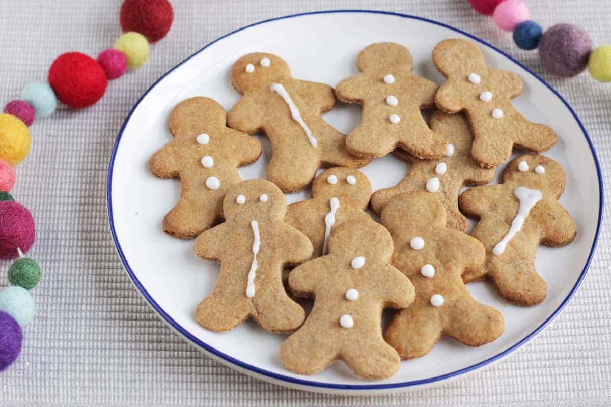 easy-gingerbread-cookies-on-white-plate