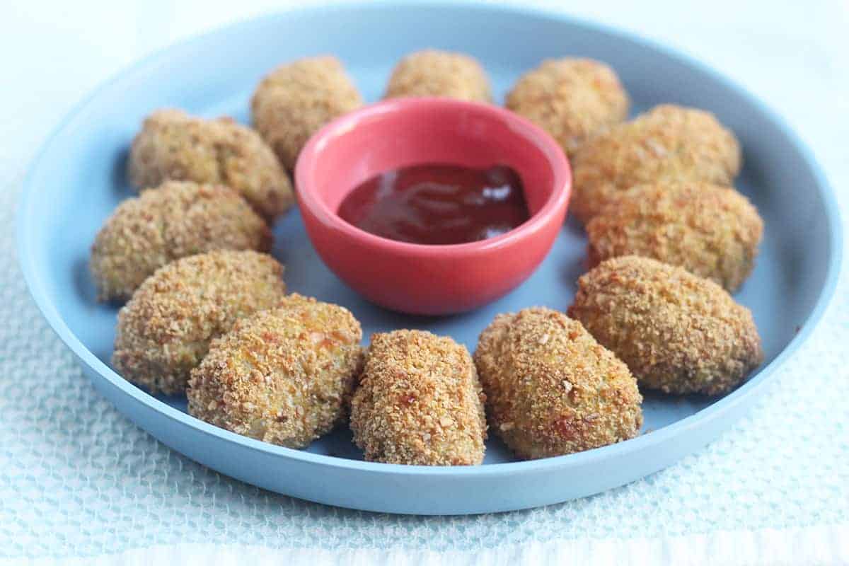 veggie-nuggets-with-ketchup-on-blue-plate