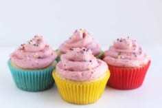 vanilla-cupcakes-with-strawberry-frosting