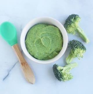 broccoli-puree-in-white-bowl-with-baby-spoon