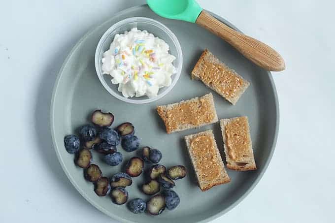 plate-with-toast,-blueberries-and-cottage-cheese-