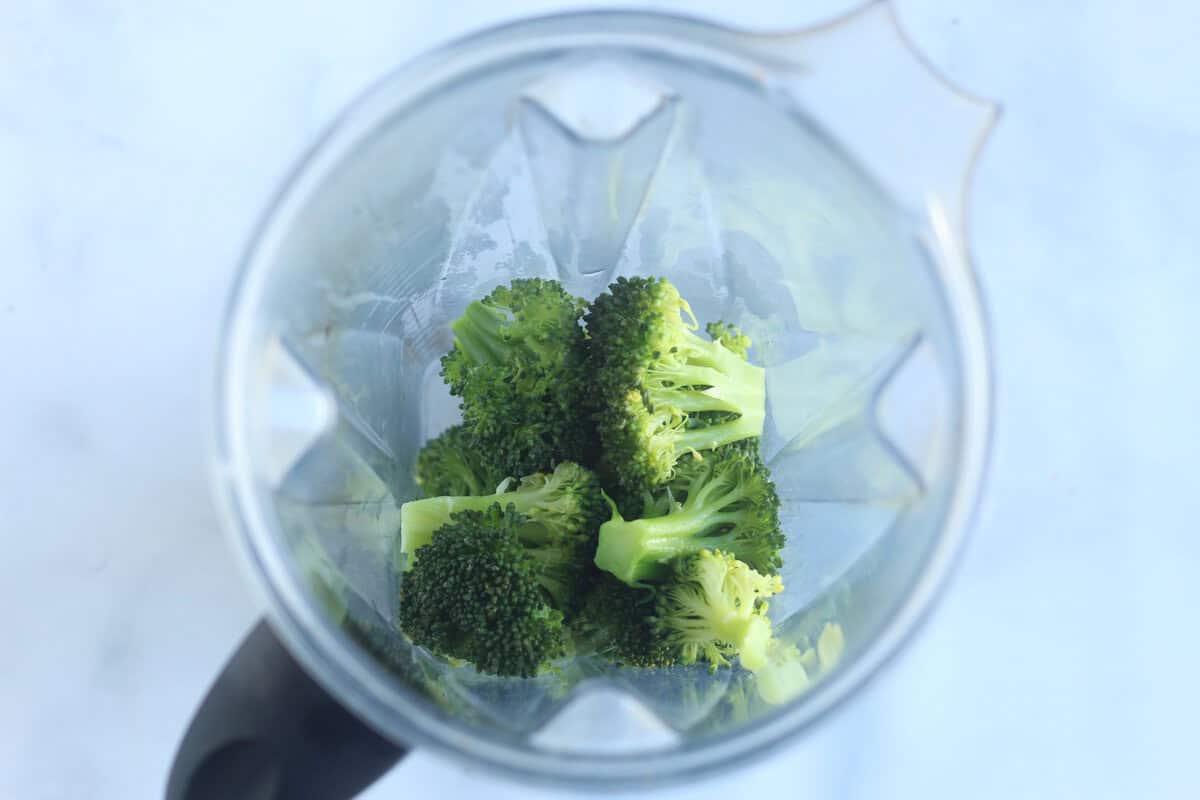 Steamed broccoli in blender.